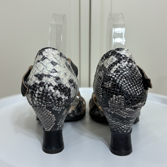 *Rock bottom price!* L'Artiste Spring Step Snake Print Sandal Size 9.5-10 EU 41 - Picture 5 of 11